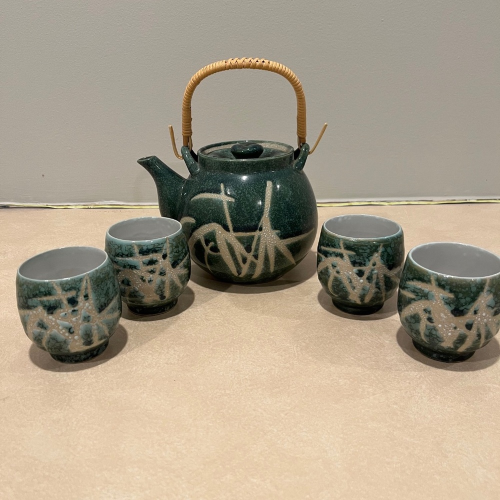Tea Set - Picture 3 of 3